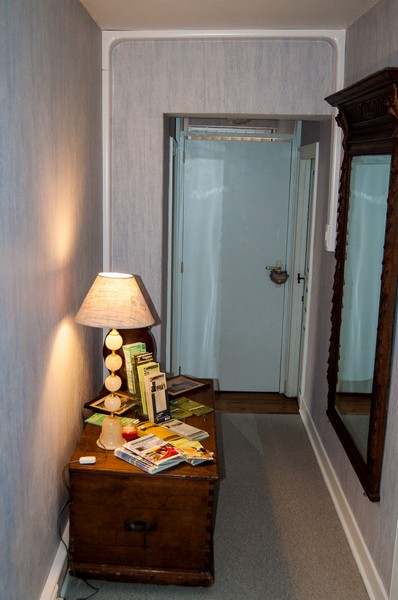 Couloir séparant les deux chambres Couloir séparant les deux chambres
